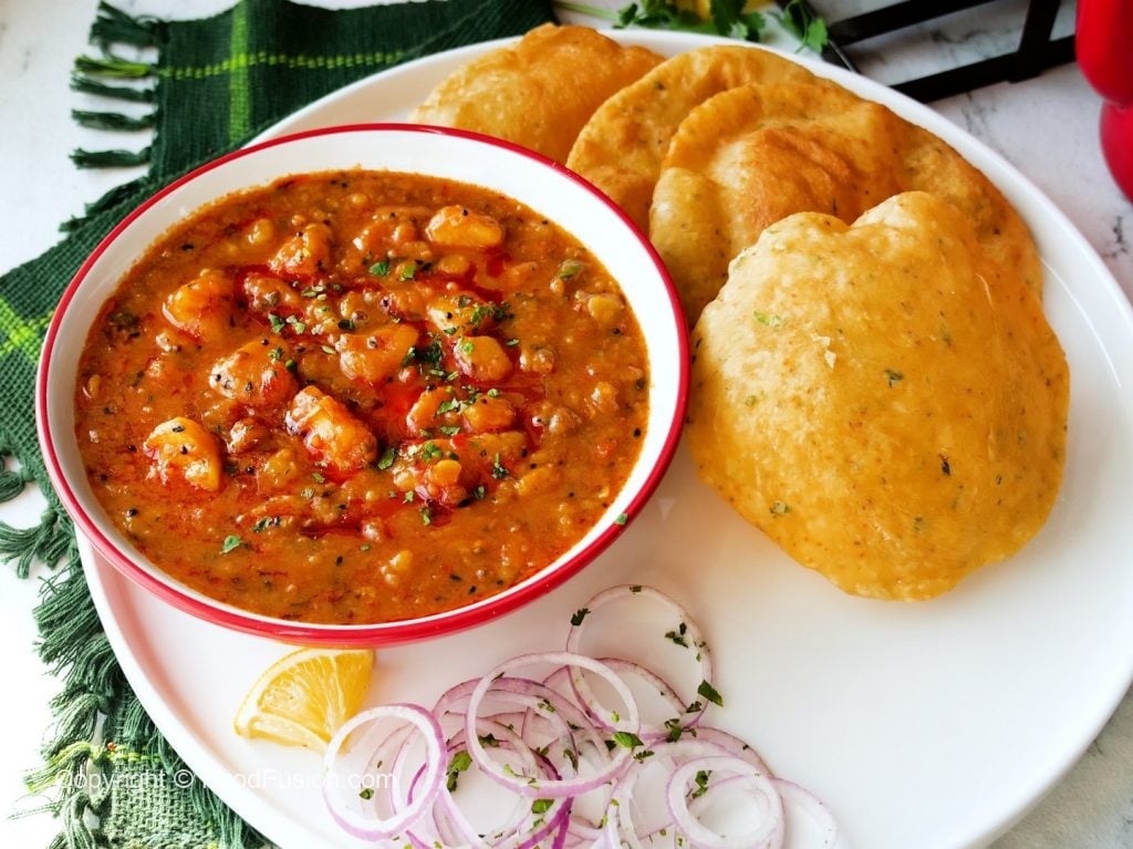 Crispy Aloo Puri with Achari Aloo ki Tarkari – Food Fusion - Pakistani's No 1 Quick Recipe Platform