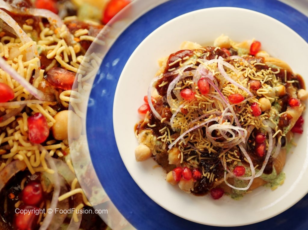 Khasta Aloo Puri Chaat – Food Fusion - Pakistani's No 1 Quick Recipe Platform