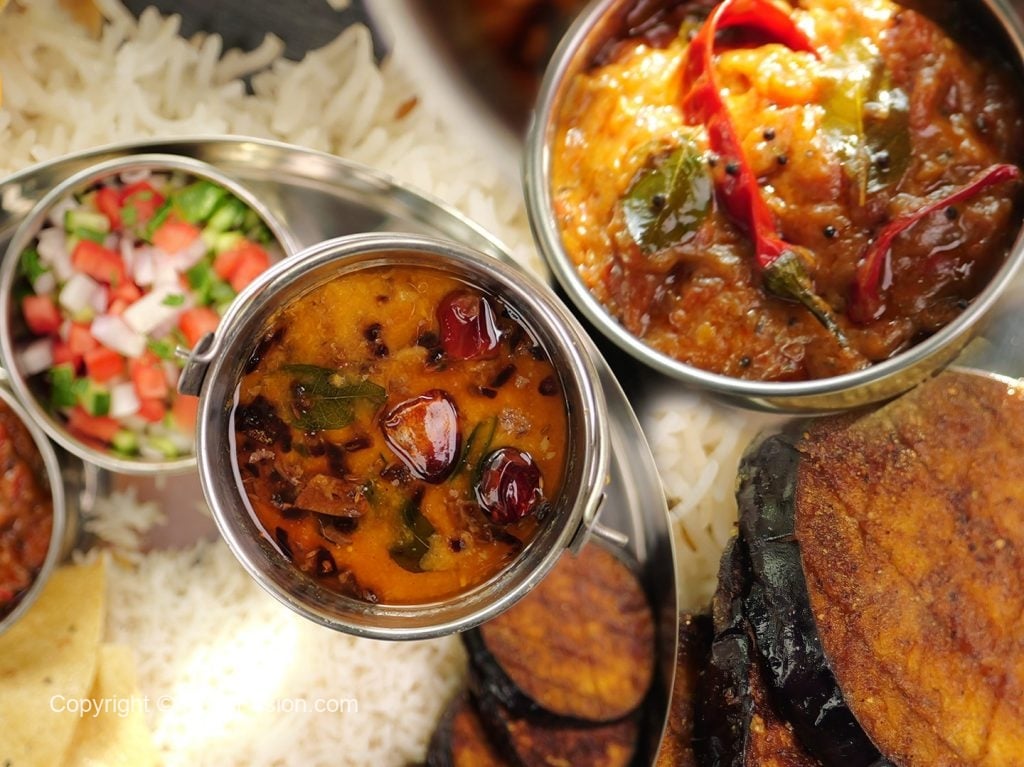 Daal Chawal Platter with Crispy baingan, Chana daal & Keri Tamatar Chutney – Food Fusion - Pakistani